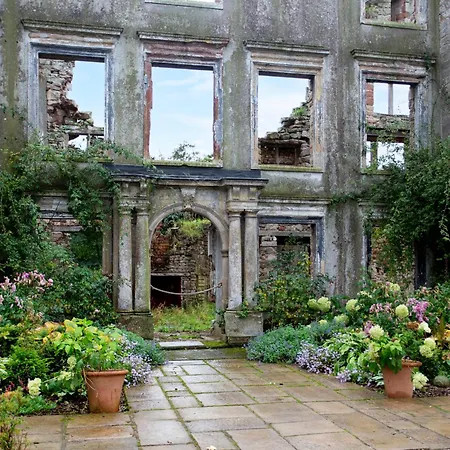The Courtyard - Uk51919 Holiday home